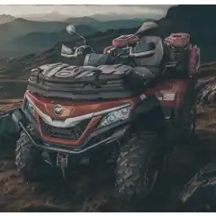 <p><strong>Front ATV-boks tilpasset til QJMOTOR SFA 1000 ATV</strong><br />
Denne boksen er utviklet for transport av sm&aring; eiendeler og passer perfekt til ATV-en. Designet sikrer at boksen ikke overskrider ATV-ens dimensjoner og kan monteres trygt p&aring; panseret. I tillegg er h&oslash;yden p&aring; ATV-boksen slik at den ikke blokkerer lysene eller hindrer f&oslash;rerens utsikt.</p>

<p><strong>Vekt</strong><br />
ATV-boksen veier kun 6,5 kg, noe som gj&oslash;r at den ekstra belastningen p&aring; panseret er ubetydelig, og viktig for ATV-ens balanse. Boksen festes med hurtigutl&oslash;serfester som ikke krever spesialverkt&oslash;y, noe som gj&oslash;r installasjonen enkel og rask. Et monteringssats medf&oslash;lger.</p>

<p><strong>Inkludert i settet:</strong></p>

<ul>
	<li>2 kraftige gummisl&aring;ser for sikkerhet</li>
	<li>4 hurtigutl&oslash;serfester</li>
</ul>

<p><strong>Dimensjoner:</strong> 1060 * 525 * 185 mm<br />
<strong>Vekt:</strong> 6,5 kg<br />
<strong>Volum:</strong> 42 liter</p>
