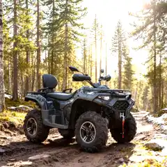 <p><strong>Loncin XWolf 550 &ndash; Allsidig kraftpakke for arbeid og fritid</strong></p>

<p>Loncin XWolf 550 er en robust og kraftfull ATV designet for b&aring;de arbeid og eventyr. Med sin <strong>moderne teknologi, solide konstruksjon og sterke ytelse</strong>, er denne maskinen et ideelt valg for deg som trenger en p&aring;litelig partner i krevende terreng.</p>

<h3><strong>Kraft og ytelse</strong></h3>

<p><strong>En sterk 499cc motor</strong> med elektronisk drivstoffinnspr&oslash;ytning gir h&oslash;y ytelse og lavt drivstofforbruk.<br />
<strong>Elektronisk firehjulstrekk (2WD/4WD)</strong> gir deg full kontroll uansett underlag.<br />
<strong>Automatgir (CVT) med h&oslash;y/lav-serie</strong> sikrer jevn og enkel kj&oslash;ring.</p>

<h3><strong>Sikkerhet og komfort</strong></h3>

<p><strong>Hydrauliske skivebremser</strong> gir trygg og presis bremsing.<br />
<strong>Uavhengig fj&aelig;ring</strong> sikrer optimal kj&oslash;rekomfort selv i r&oslash;ft terreng.<br />
<strong>Store offroad-dekk</strong> gir godt grep og stabilitet.</p>

<h3><strong>Funksjonalitet og brukervennlighet</strong></h3>

<p><strong>Kraftige bagasjeb&aelig;rere foran og bak</strong> for enkel transport av utstyr.<br />
<strong>Vinsj og hengerfeste inkludert</strong>, perfekt for arbeid p&aring; g&aring;rd, jakt eller skogbruk.<br />
<strong>LED-lys for god sikt</strong>, selv under d&aring;rlige lysforhold.</p>

<p>Loncin XWolf 550 er bygget for deg som trenger en <strong>p&aring;litelig, allsidig og slitesterk ATV</strong> til b&aring;de jobb og fritid.<br />
<br />
*Dette produktet trenger registrering og montering. Ved netthandel/bestilling tar vi kontakt &aring; avtaler leveringstid.</p>

<p></p>
